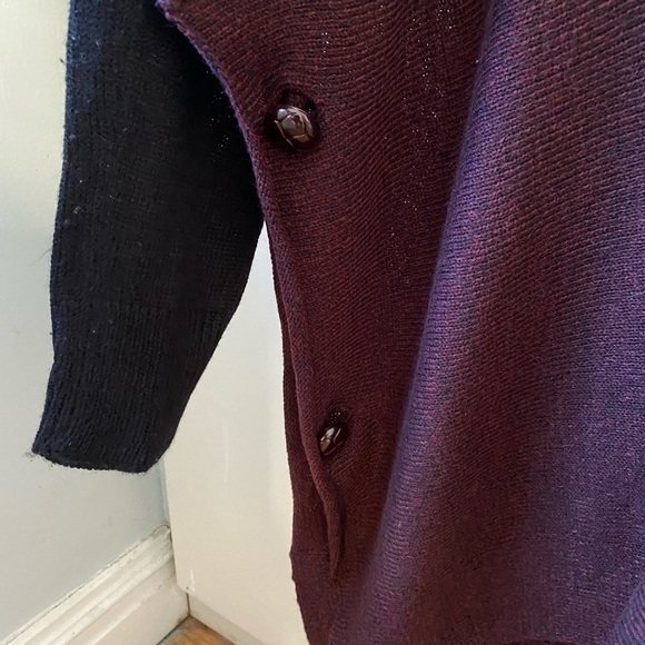 Design Lab tunic style sweater in burgundy with black sleeves. Sz Small - Picture 2 of 6